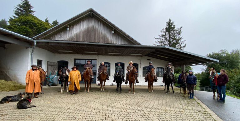 Read more about the article Nur die Harten kommen in den Garten – Wanderritt im Bayerischen Wald